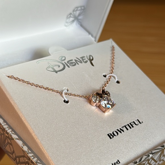 Disney Minnie Mouse Bowtiful Necklace - Picture 7 of 7